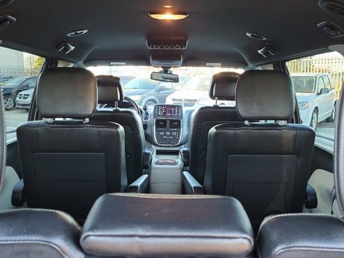 Used 2019 Dodge Grand Caravan SXT image 13