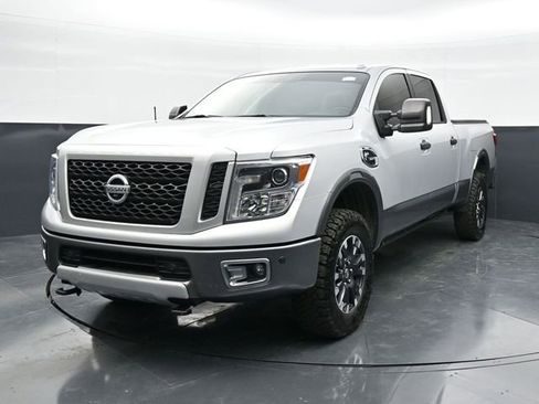 Used 2018 Nissan Titan PRO-4X w/ Pro-4x Convenience Package AWD/4WD image 5