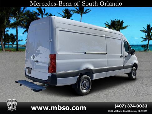 Used 2023 Mercedes-Benz Sprinter 2500 image 2
