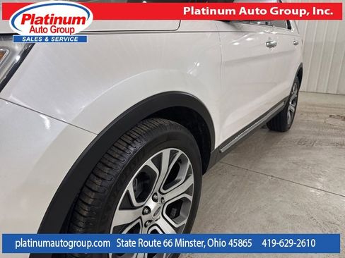 Used 2019 Ford Explorer Platinum image 44