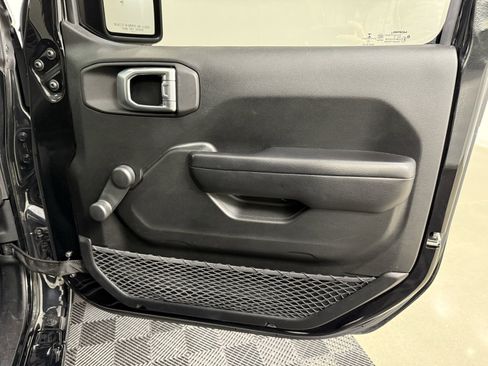 Used 2019 Jeep Wrangler Unlimited Sport image 28