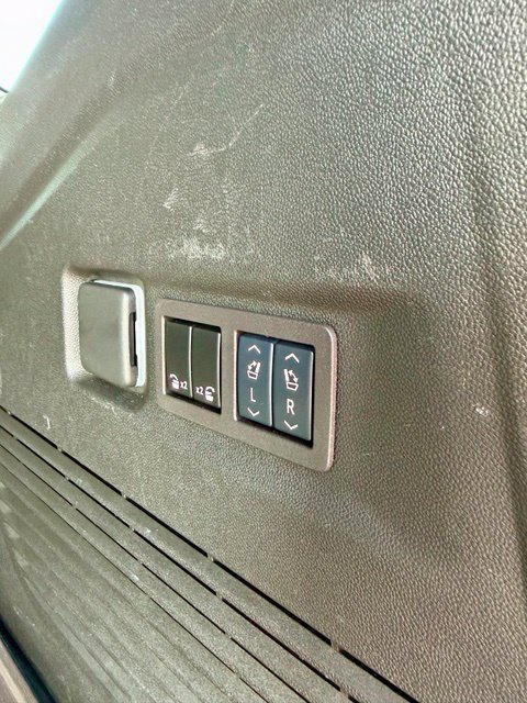 Certified 2024 GMC Yukon XL Denali AWD/4WD image 40