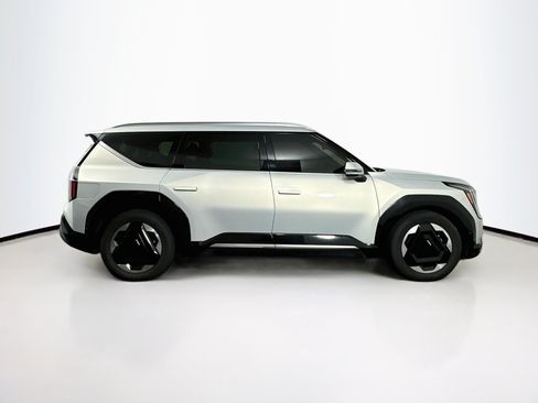 Used 2024 Kia EV9 Land AWD/4WD image 10