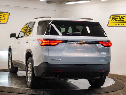 Used 2023 Chevrolet Traverse LT image 2
