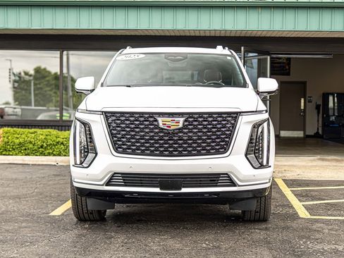 Used 2025 Cadillac Escalade ESV Premium Luxury w/ Touring Package AWD/4WD image 2