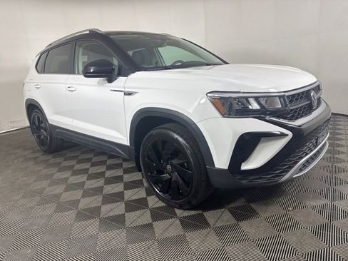 Certified 2024 Volkswagen Taos SE w/ Panoramic Sunroof Package image 1