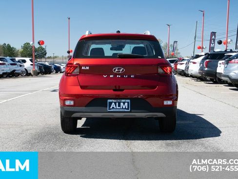 Used 2025 Hyundai Venue SEL FWD image 5