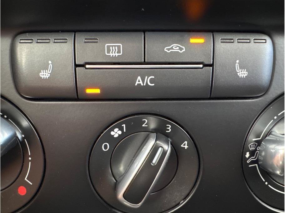 Used 2013 Volkswagen Jetta SE FWD image 21
