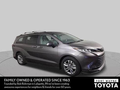 Used 2024 Toyota Sienna Limited AWD/4WD image 5