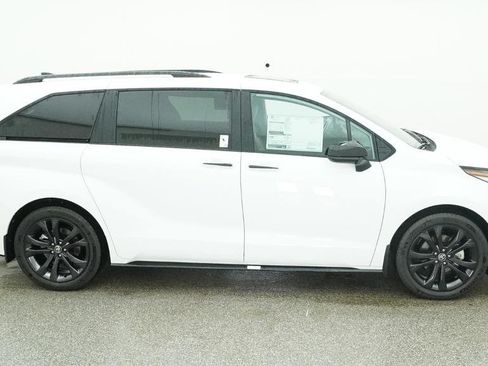 New 2026 Toyota Sienna XSE FWD image 14