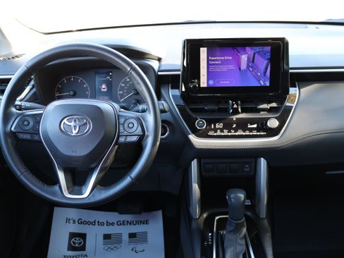 Used 2023 Toyota Corolla Cross LE AWD/4WD image 28
