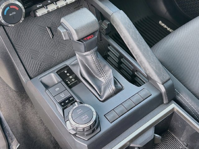 Used 2025 Toyota Tacoma TRD Sport AWD/4WD image 17