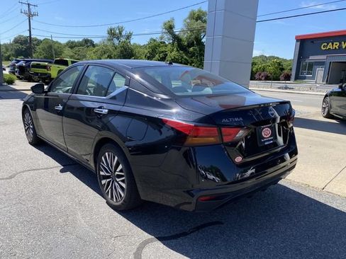 Used 2024 Nissan Altima 2.5 SV FWD image 5