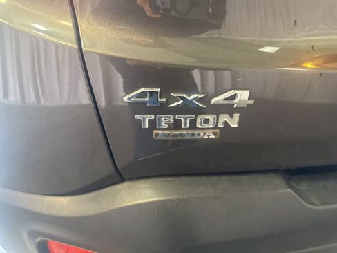 Used 2017 Jeep Renegade Latitude w/ Popular Equipment Group image 11