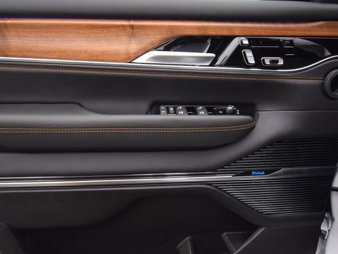 New 2026 Jeep Grand Wagoneer Summit AWD/4WD image 33