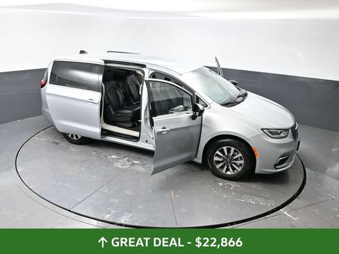 Used 2024 Chrysler Pacifica Limited FWD image 60
