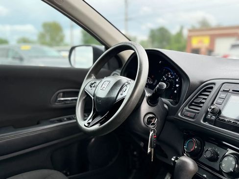 Used 2016 Honda HR-V LX image 32