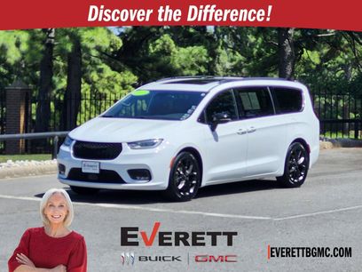 Used 2025 Chrysler Pacifica Limited
