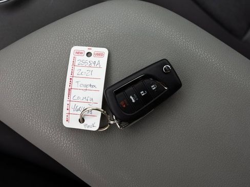 Used 2021 Toyota Camry LE image 24