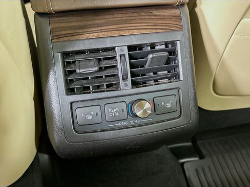 Used 2015 Toyota Avalon Limited image 29