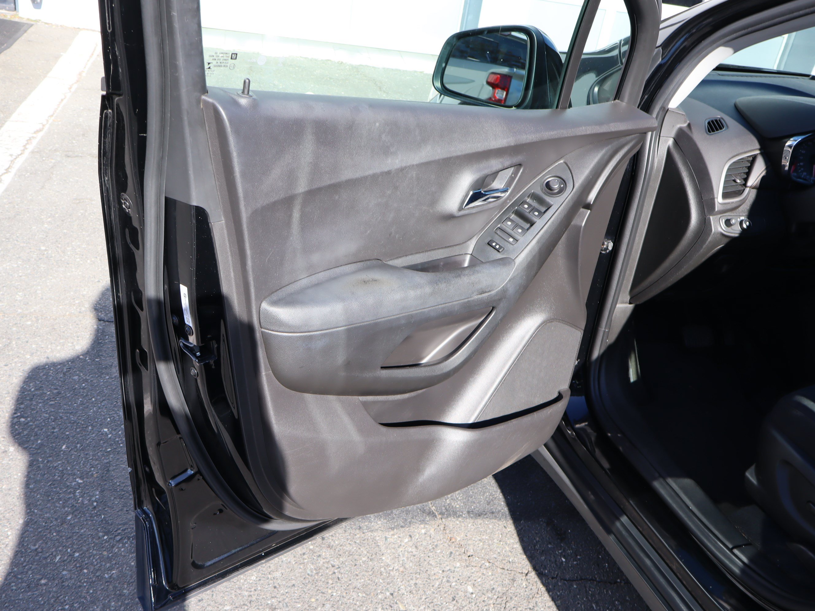 Used 2018 Chevrolet Trax LS FWD image 15