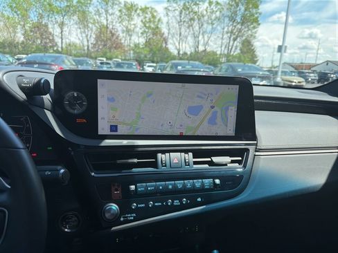 Used 2025 Lexus ES 300h F Sport w/ Accessory Package (Z1) image 15