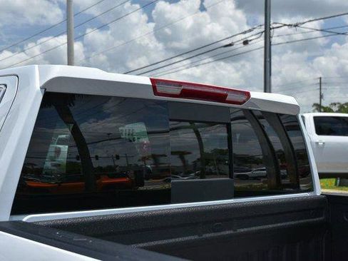 New 2025 GMC Sierra 1500 SLE w/ Preferred Package image 14