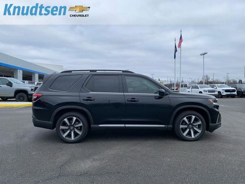 Used 2025 Honda Pilot Touring image 8