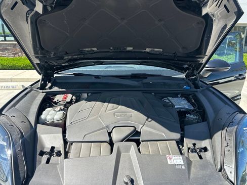 Used 2024 Porsche Cayenne AWD/4WD image 18