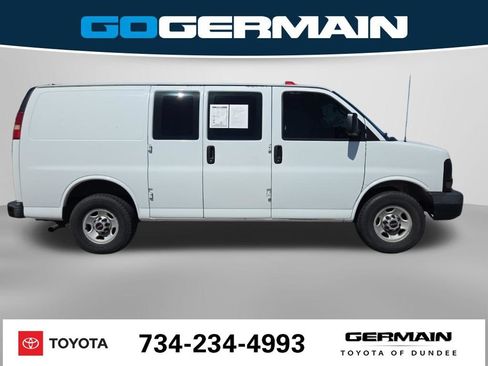 Used 2015 GMC Savana 3500 w/ Cold Climate Package RWD image 6