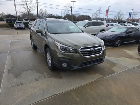 Used 2018 Subaru Outback 2.5i Premium image 2