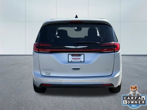 Used 2023 Chrysler Pacifica Touring-L AWD/4WD image 10
