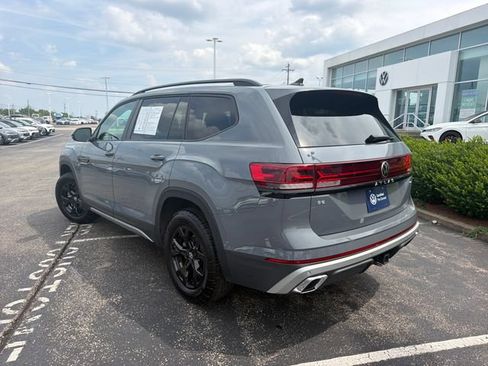Certified 2025 Volkswagen Atlas Peak Edition SE AWD/4WD image 7