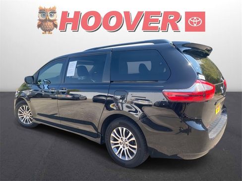 Used 2020 Toyota Sienna XLE image 5