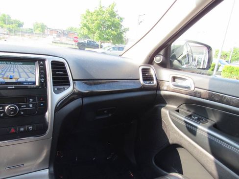 Used 2011 Jeep Grand Cherokee Laredo AWD/4WD image 39
