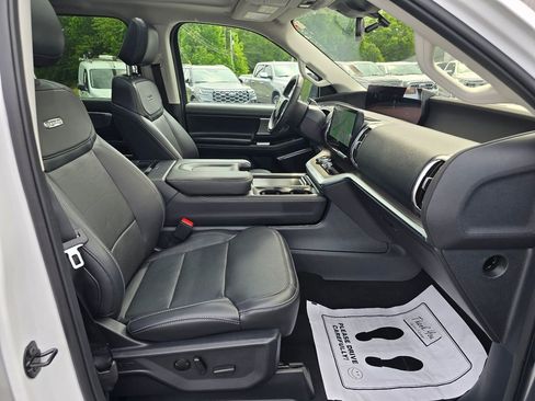 Used 2025 Ford Expedition Platinum AWD/4WD image 14