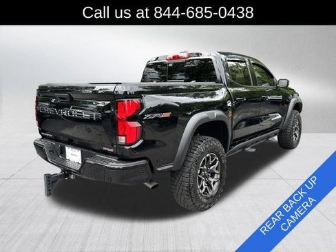 Used 2025 Chevrolet Colorado ZR2 w/ Technology Package AWD/4WD image 5
