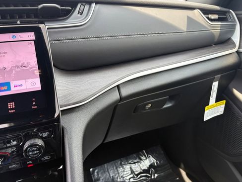 New 2025 Jeep Grand Cherokee L Limited w/ Luxury Tech Group II image 29