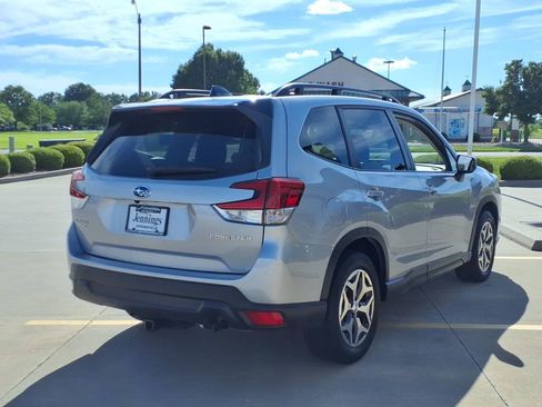 Used 2024 Subaru Forester Premium AWD/4WD image 4