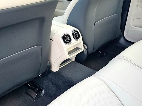 New 2026 Mercedes-Benz C 300 4MATIC Sedan image 23