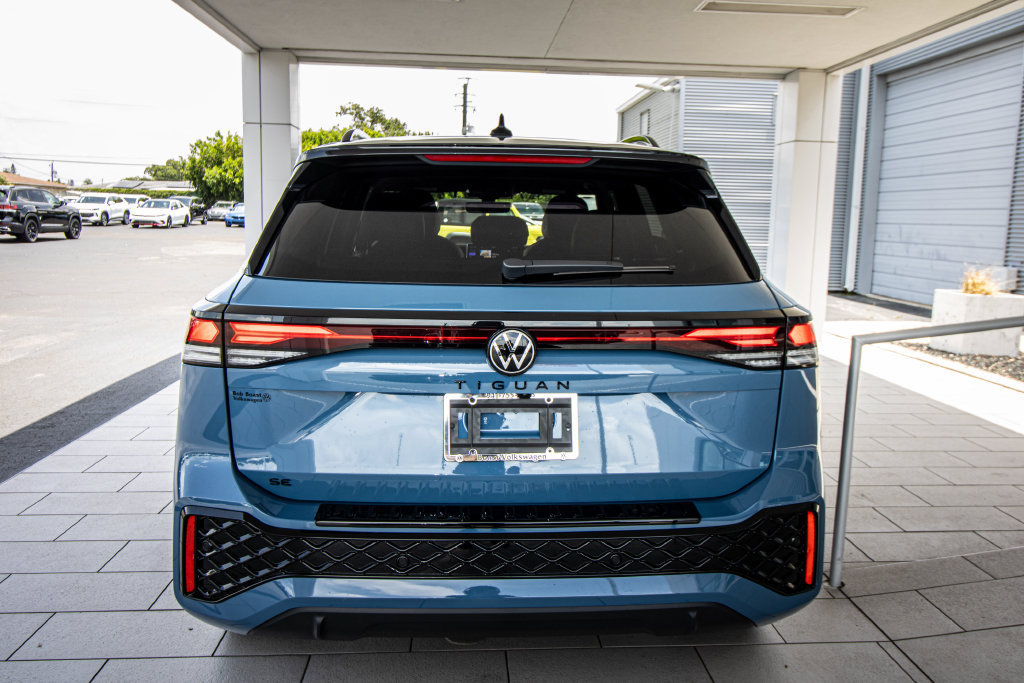 New 2026 Volkswagen Tiguan SE R-Line FWD image 17