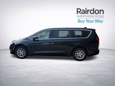 Used 2023 Chrysler Pacifica Touring-L FWD image 36