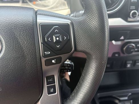Used 2022 Toyota Tacoma SR5 RWD image 23
