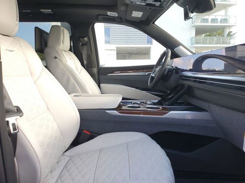 New 2026 Cadillac Escalade ESV Platinum Sport w/ LPO, ONYX Package AWD/4WD image 19