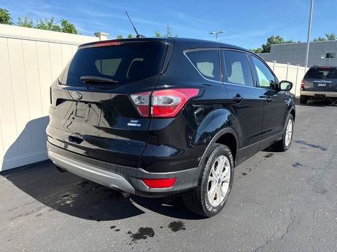 Used 2017 Ford Escape SE w/ SE Cold Weather Package AWD/4WD image 3