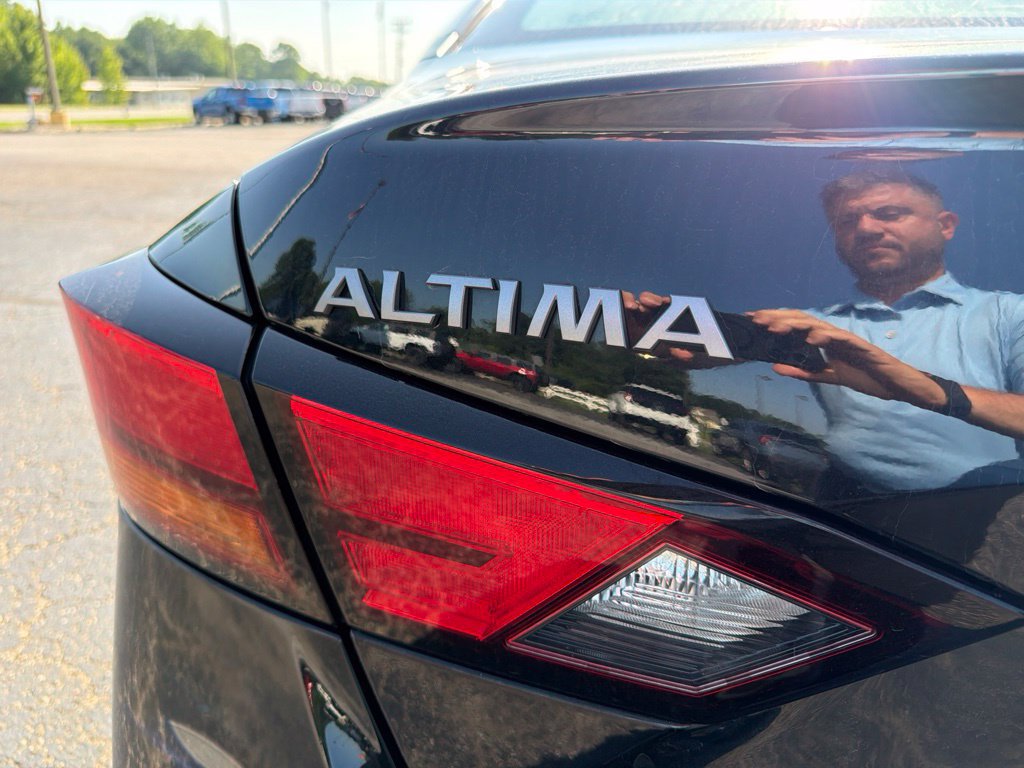 Used 2025 Nissan Altima 2.5 SV FWD image 6