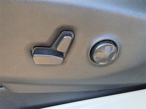 Used 2020 Chrysler Pacifica Touring w/ Tire & Wheel Group image 19