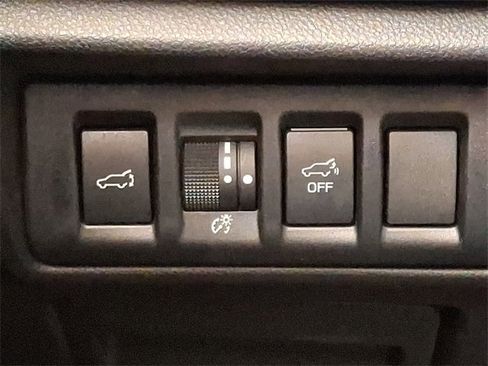 Used 2020 Subaru Outback Premium image 25