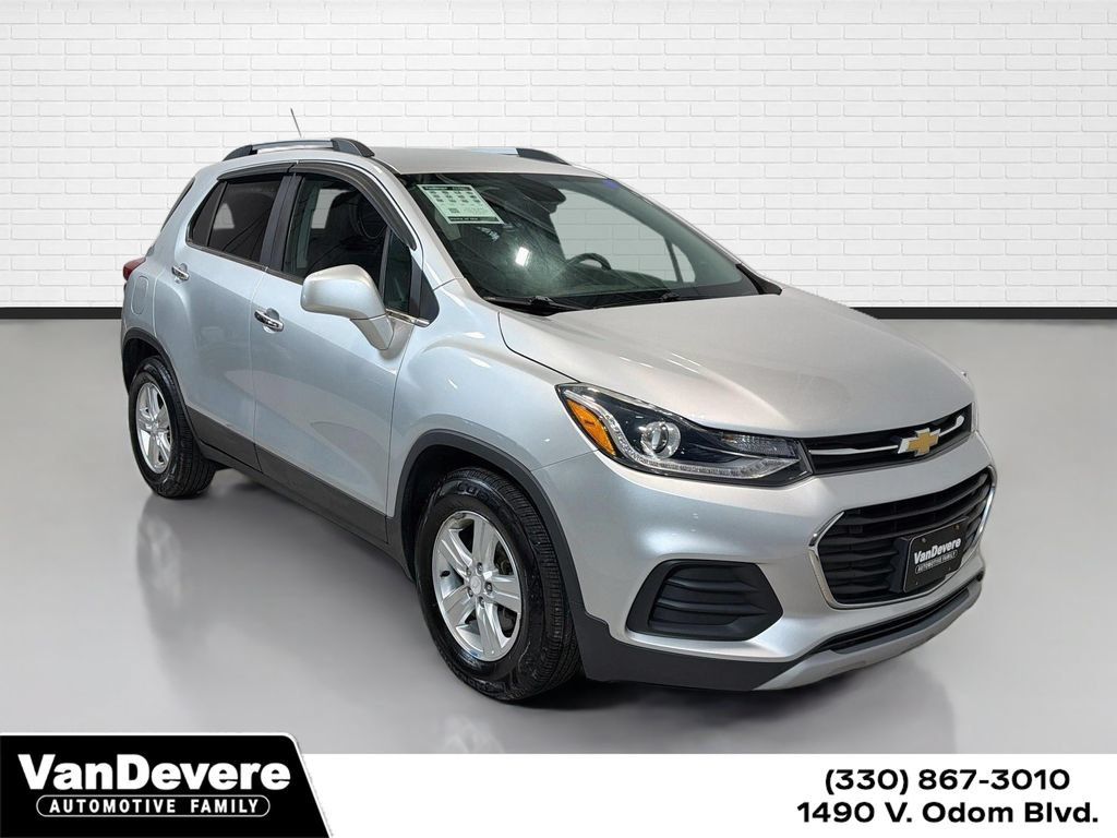 Used 2019 Chevrolet Trax LT w/ LT Convenience Package FWD image 1