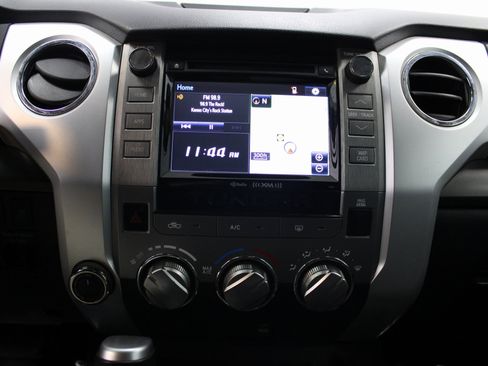 Used 2018 Toyota Tundra SR5 w/ SR5 Upgrade Package image 35